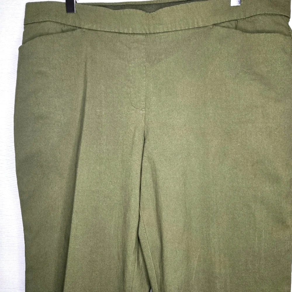 Liz Claiborne Ankle Pants. Olive green. 16 - Picture 11 of 12
